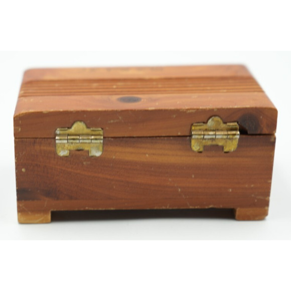 Vintage Myrtle Beach Cedar Wood Souvenir Box – Brass Clasp & Footed Base - Picture 3 of 6